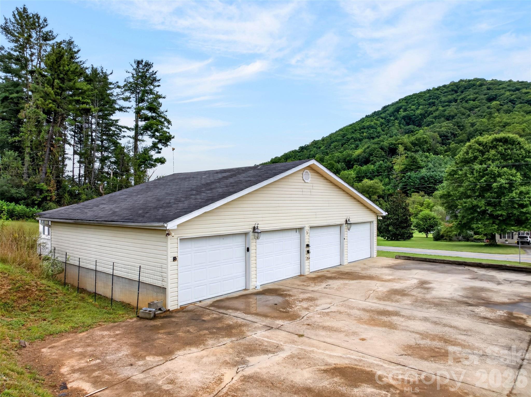 3 S Creek Drive