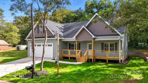 Photo of 162 4th Street NE, Taylorsville, NC 28681 (MLS # 4289468)