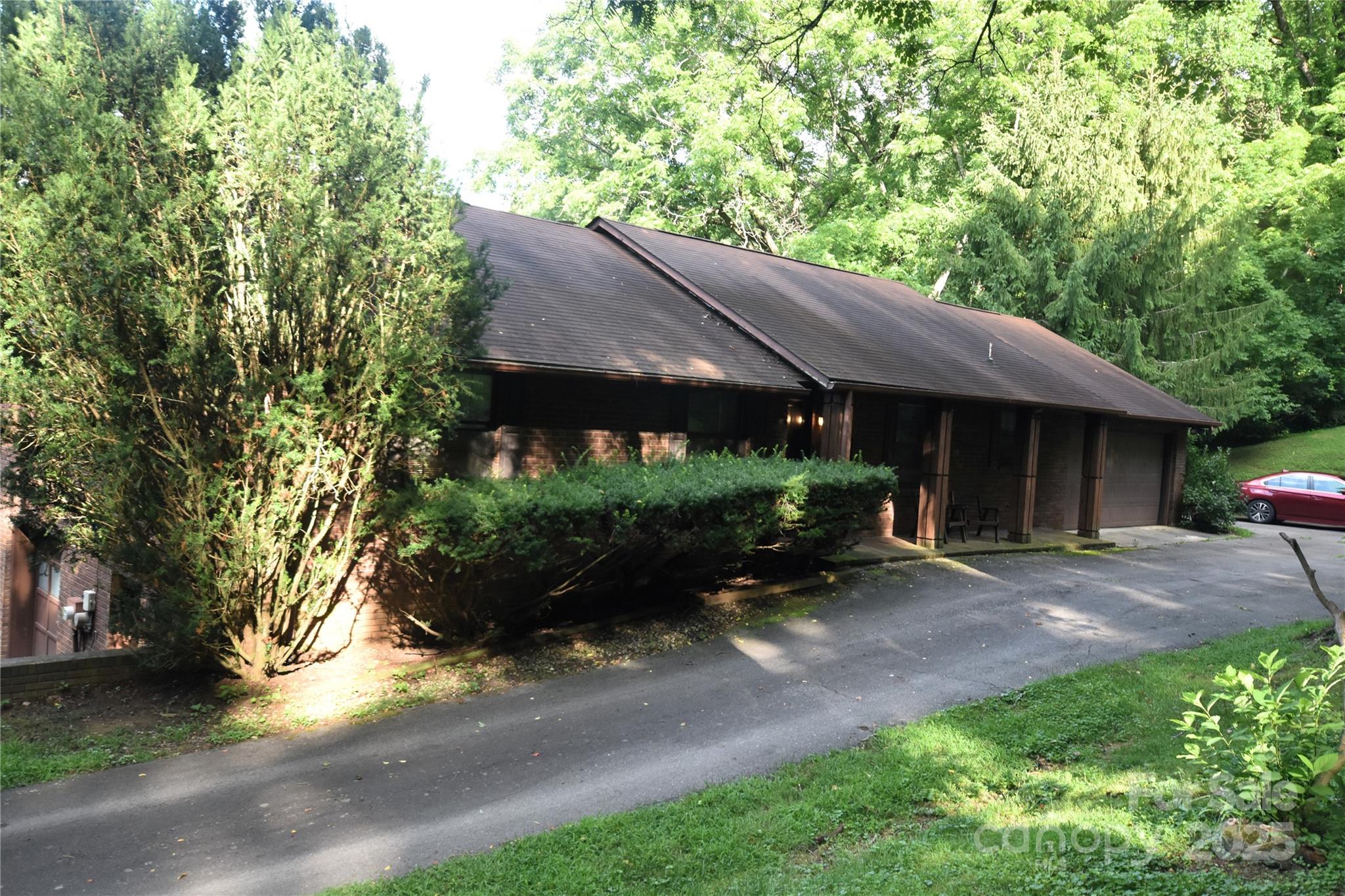 501 Locust Grove Drive