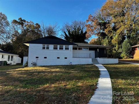 Photo of 1450 Academy Street, Charlotte, NC 28205 (MLS # 4331298)