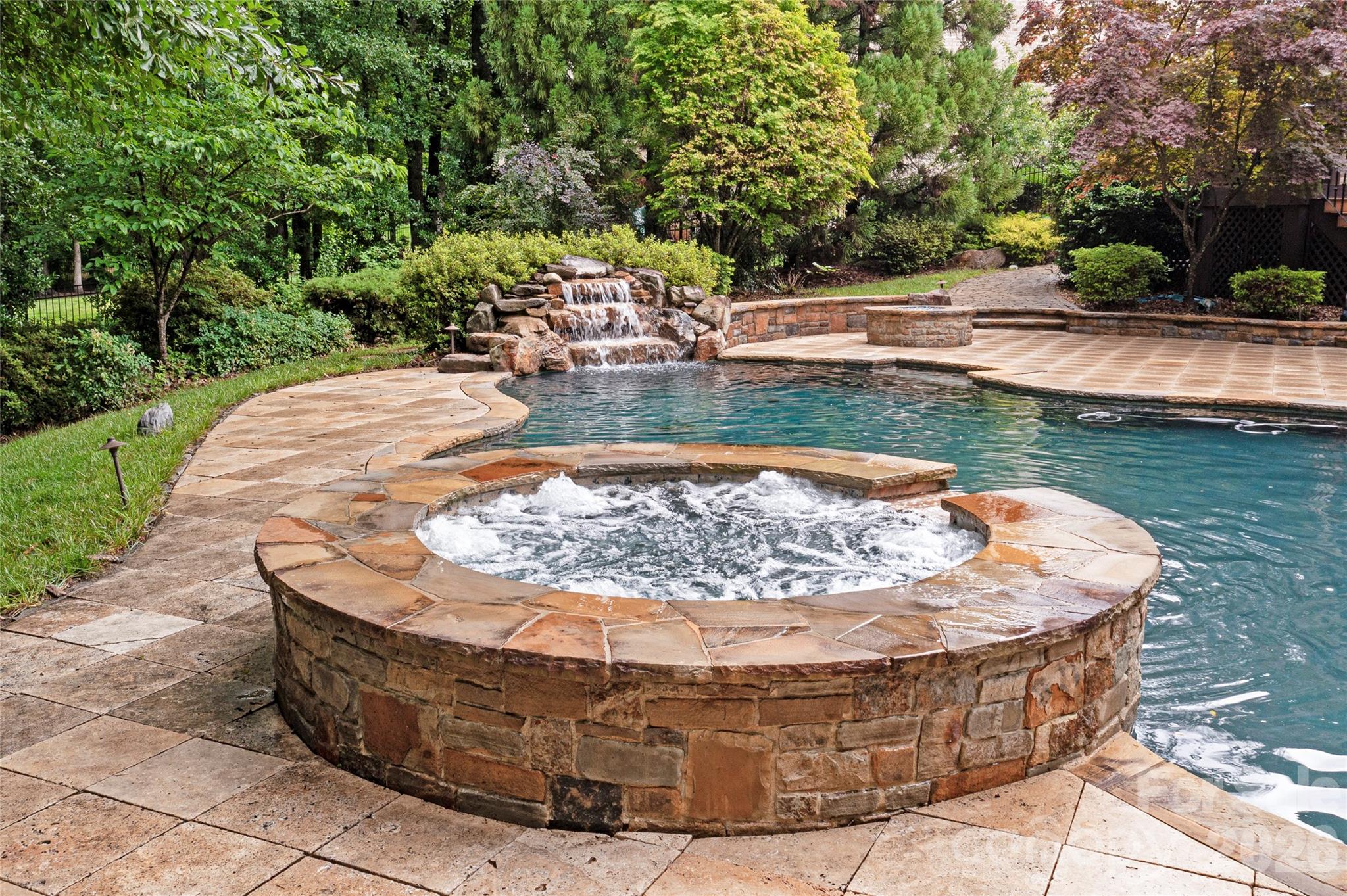 1616 Lookout Circle