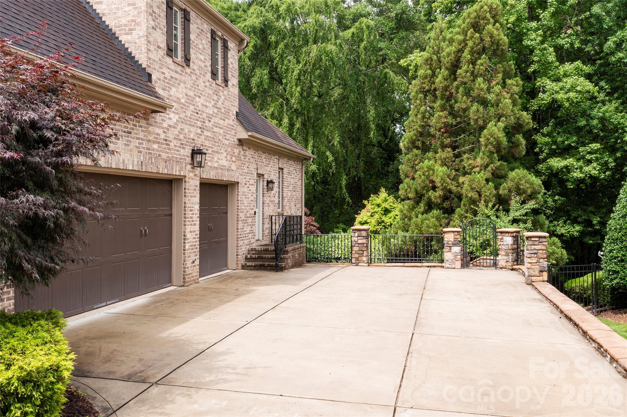 1616 Lookout Circle