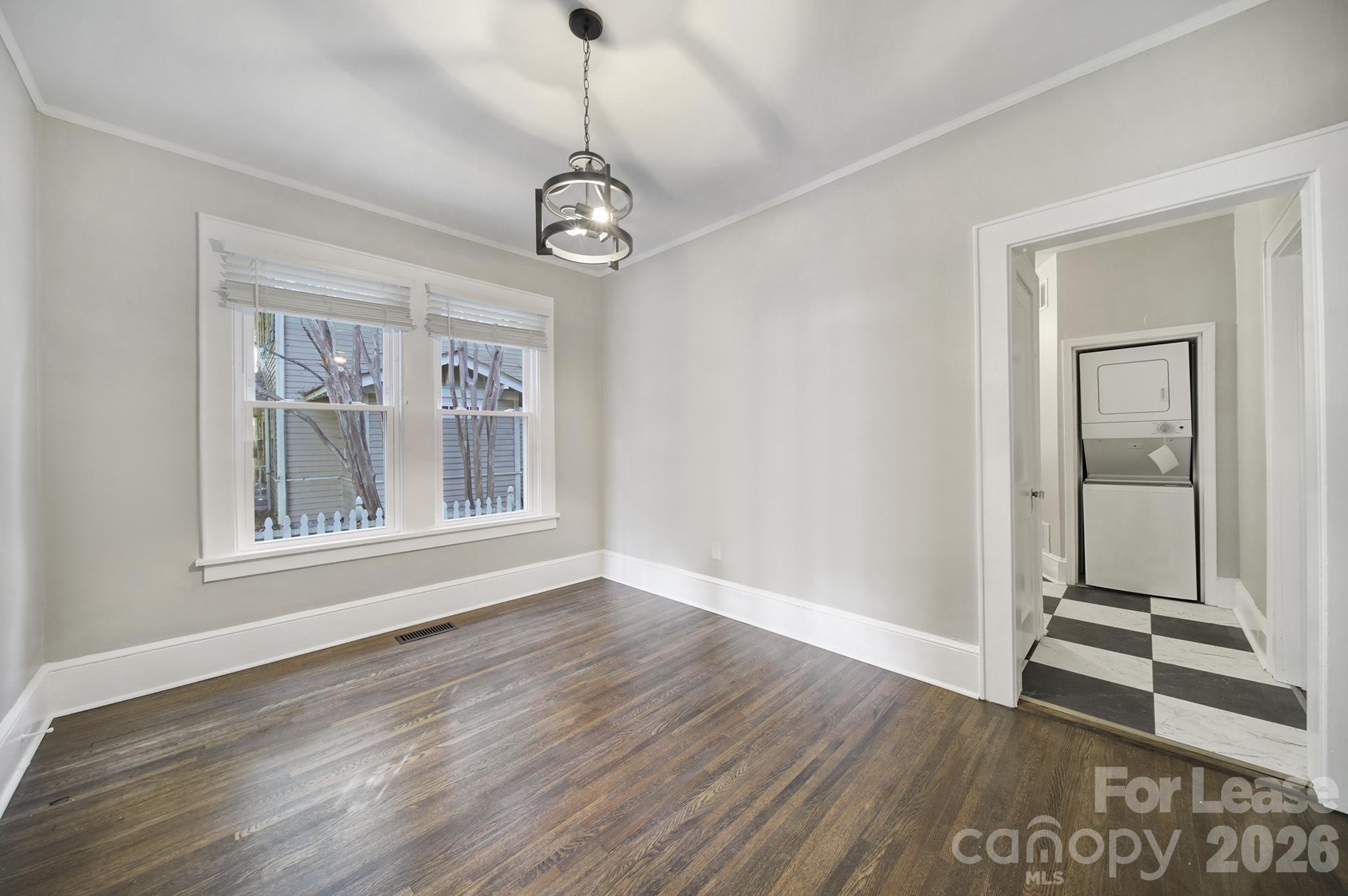 1512 Sunnyside Avenue 1