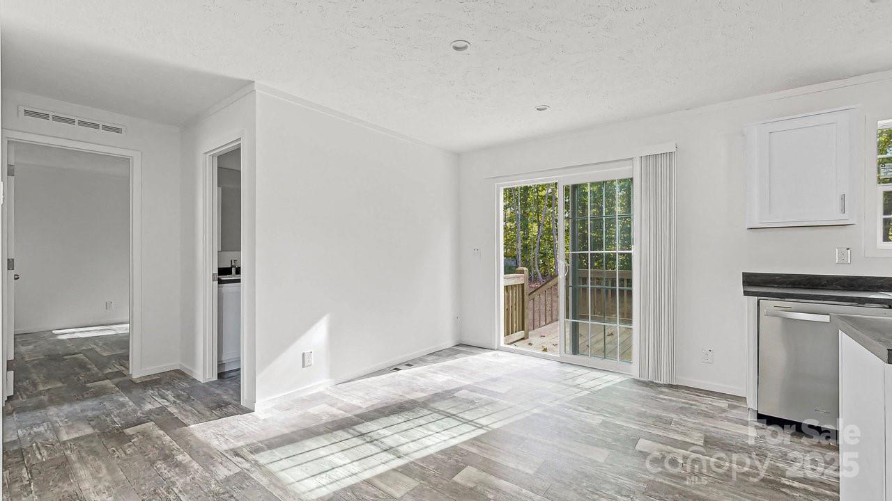 125 Apple Tree Lane 15-16