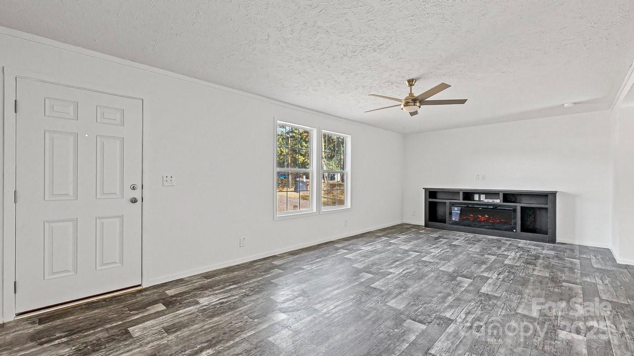 125 Apple Tree Lane 15-16