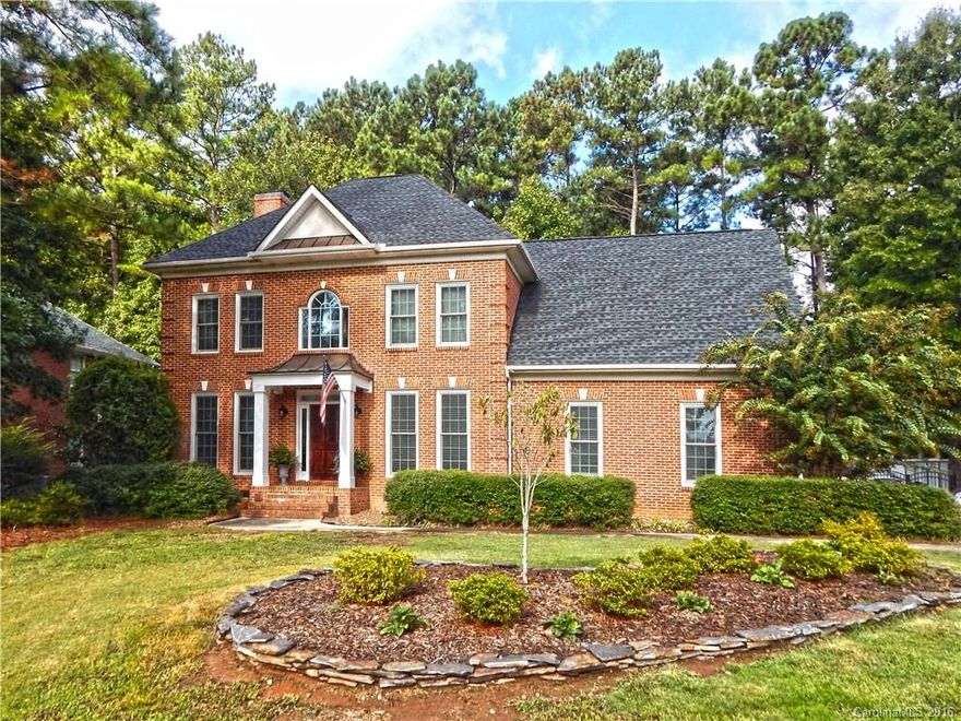 Come see this fantastic home The Summit!  All brick, with formal spaces, 2 car side load garage, fenced yard, and back deck.  Beautifully updated kitchen with towering 42” cabinets.  House has hardwood floors, granite countertops, stainless steel appliances, and many more great features.