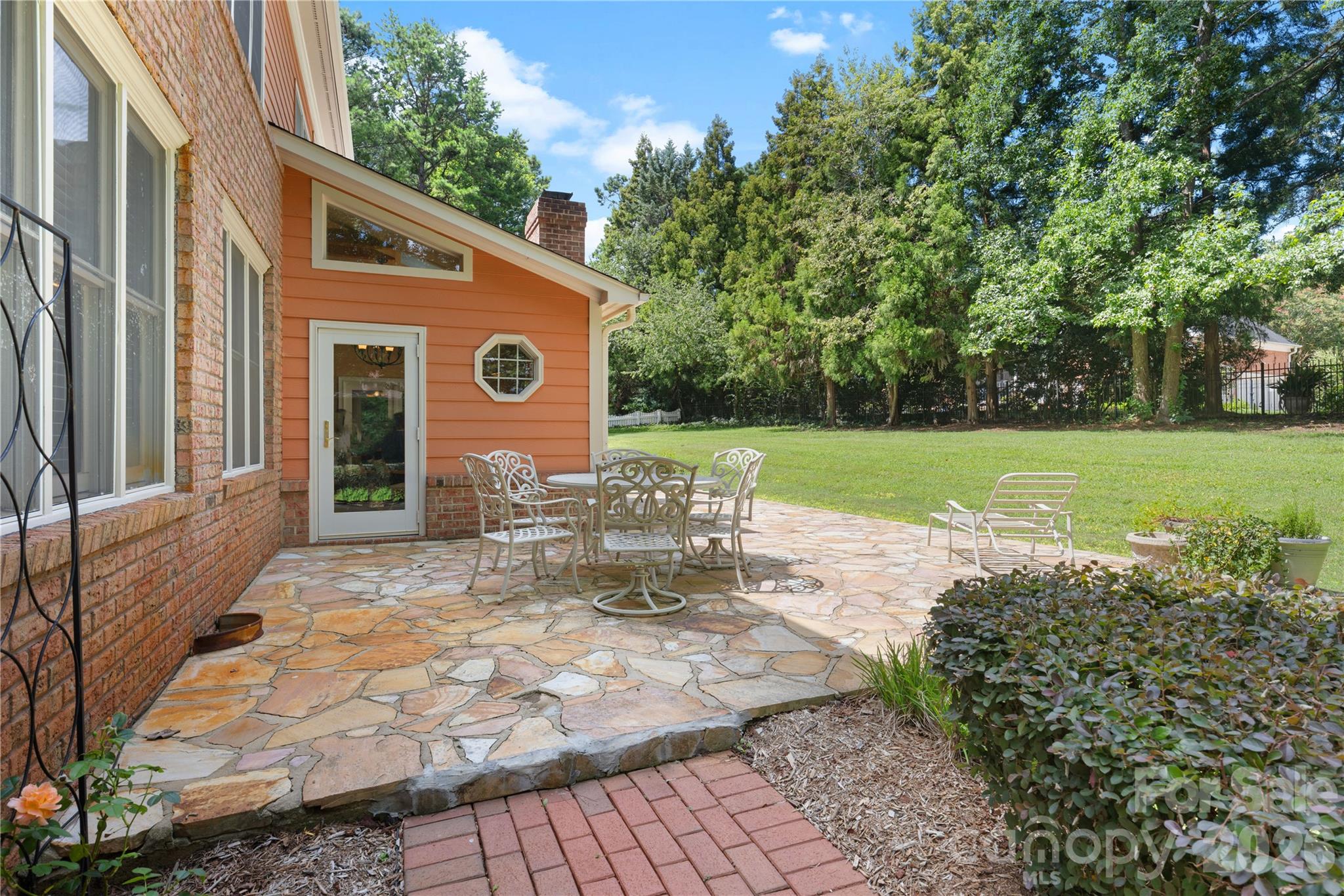 6041 Bluebird Hill Lane
