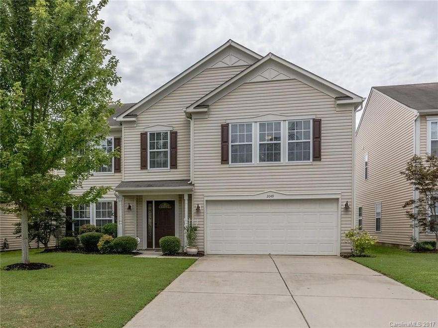 So much space in this home! Home features a large, open floor plan. Kitchen has open eat-in breakfast area and walk-in pantry. Bright and sunny sitting area right off the kitchen. Huge open loft upstairs. Master Bathroom with dual vanities, garden tub, seperate shower and walk-in closet. Close to schools & easy access to I-77. Great location! Low SC Taxes and Award-Winning Schools! Warranty included.