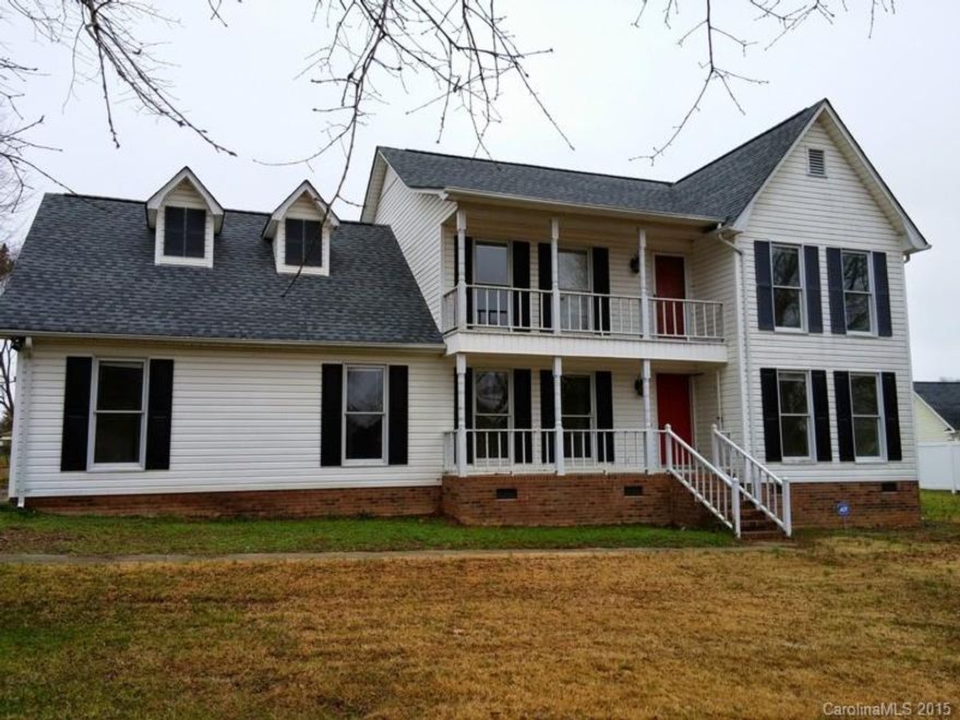 Great price for a great location! Property needs some TLC, but offers lot's of space and a desirable floor plan. Large lot, nice backyard. This property will be at auction beginning 2/9/2015. All offers must be submitted via auction at auction.com.