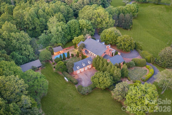 1486 KNOLLS DR # 2, NEWTON, NC 28658 - Image beff1aa6b102da74e995b8438ef98fe8/926697397