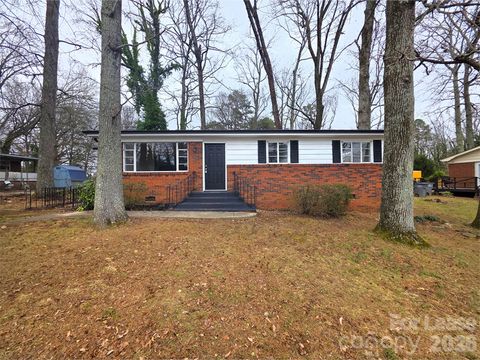 Photo of 1407 Sherwood Drive, Kannapolis, NC 28081 (MLS # 4341102)