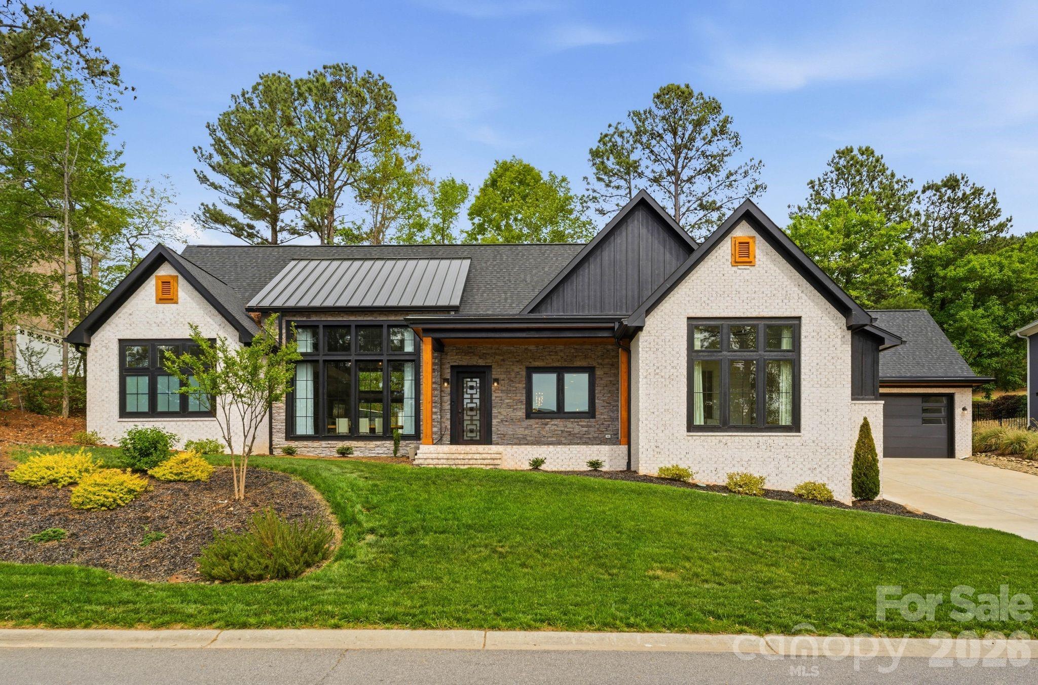 1462 Winged Foot Drive