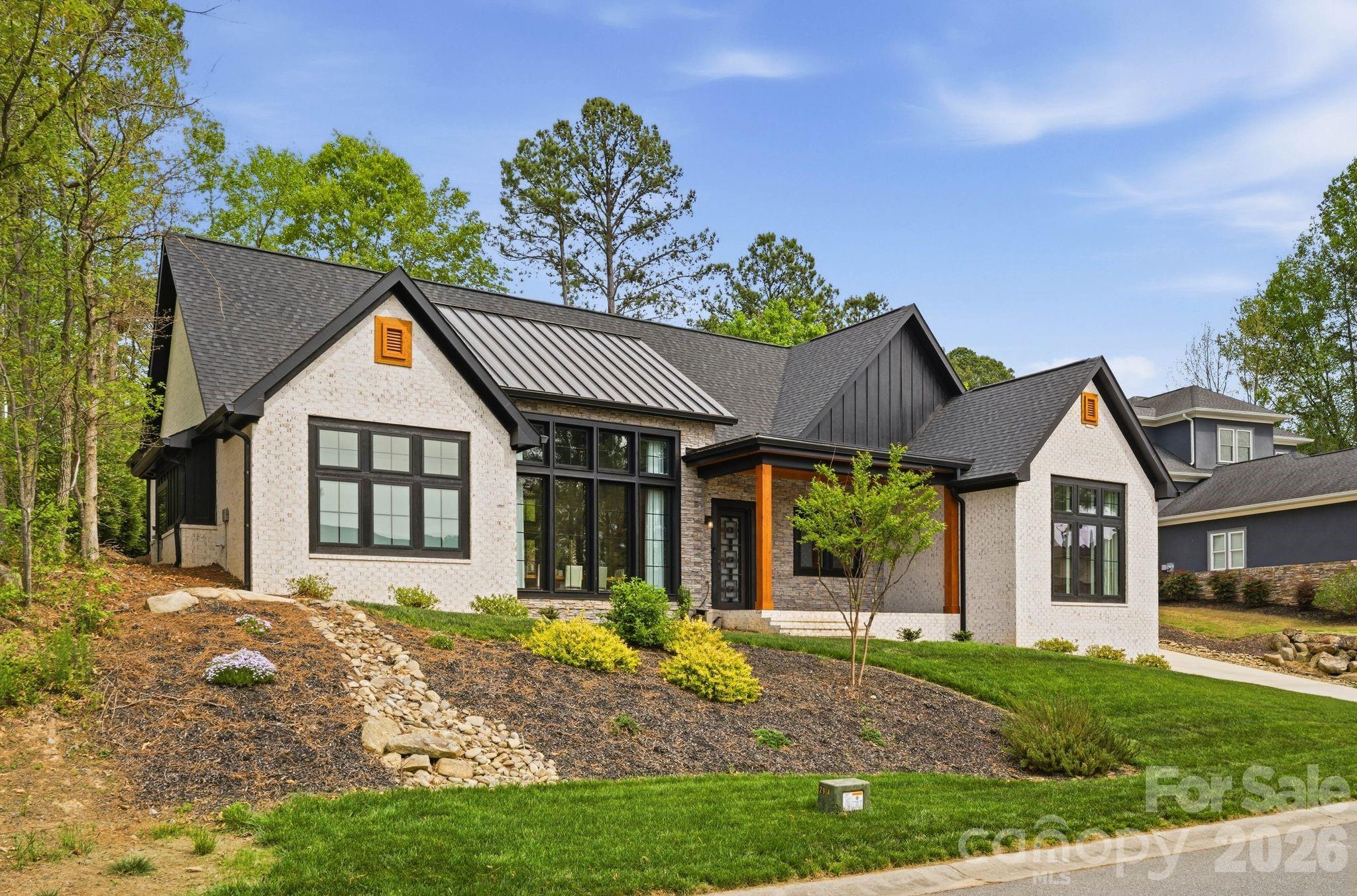 1462 Winged Foot Drive