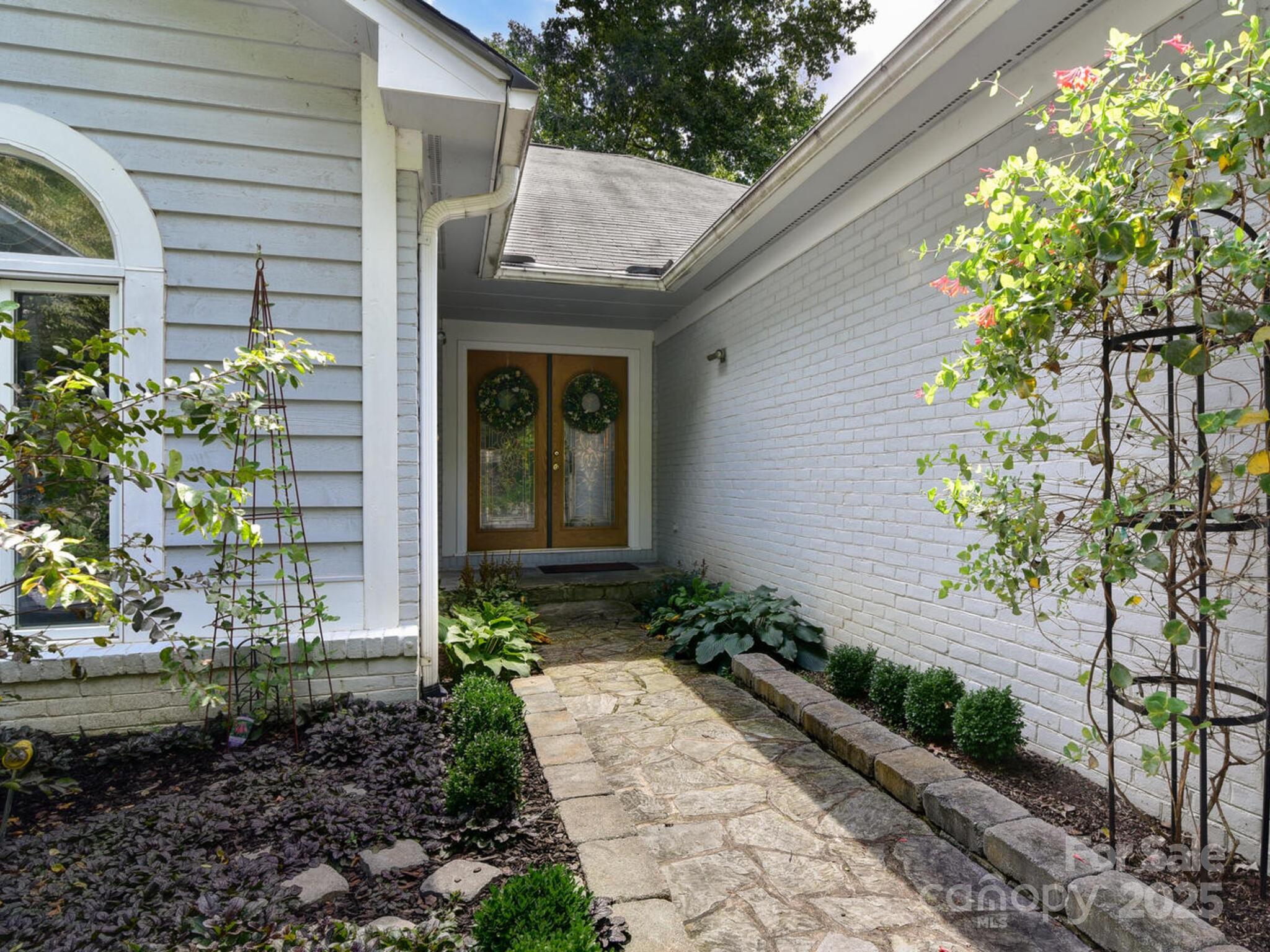 206 Glenroy Court
