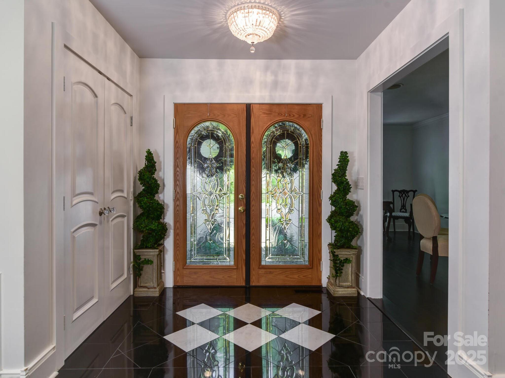 206 Glenroy Court