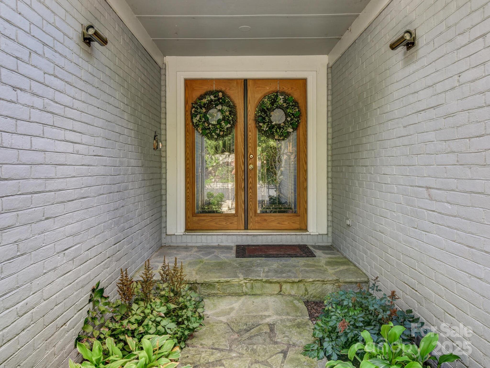 206 Glenroy Court
