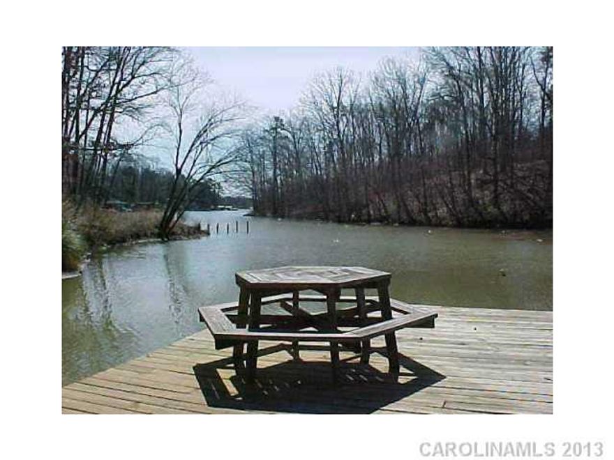 New heat pump, newer carpet,  Lots of potential,, reduced to sell.  Enjoy the charm of Lake Wylie living, the benefits of Clover Schools and short drive to Charlotte, Rock Hill or Gastonia.  Open and airy home on 1 acre with wonderful privacy. Great area for canoeing and fishing.  Plat available  May 2004