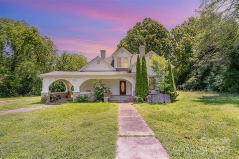 1637 N College Avenue Newton NC 28658