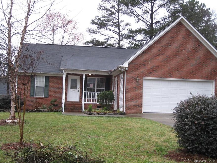 *** Multiple offers as of 5/3 - highest and best due by 5/4 @ 12(noon)  *** Great house, with NEW interior paint, carpet, and vinyl flooring.  Division of bedrooms, with large family room with gas log fireplace.  Good size kitchen with open breakfast room area.  LARGE deck opens to Fenced backyard.