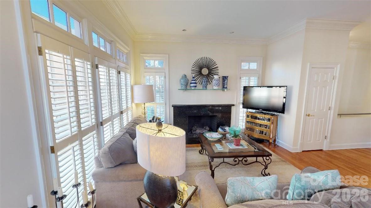 1141 Dilworth Crescent Row