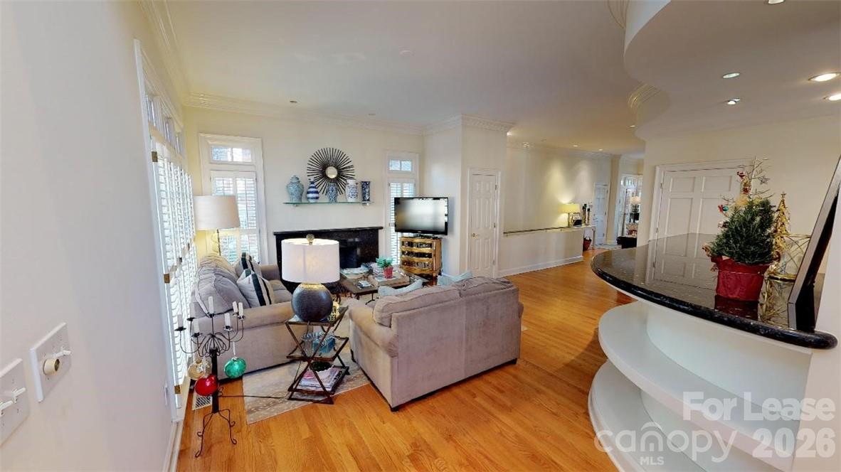 1141 Dilworth Crescent Row