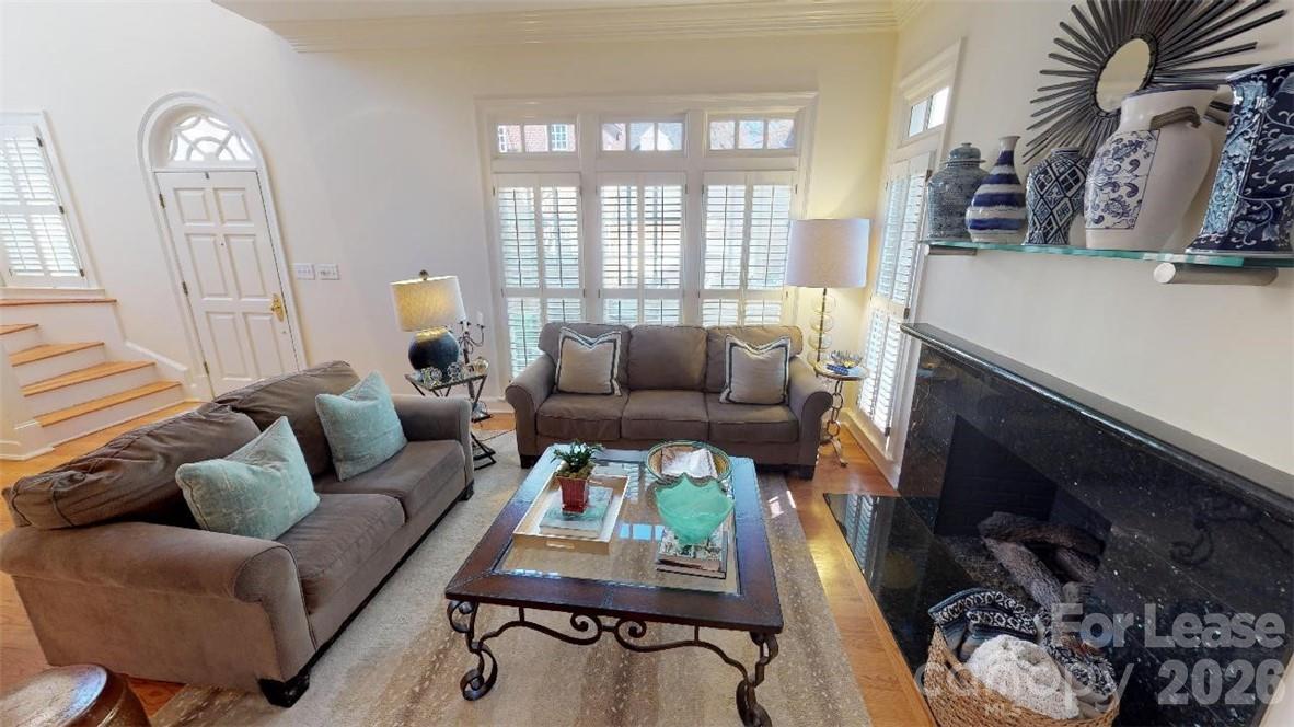 1141 Dilworth Crescent Row