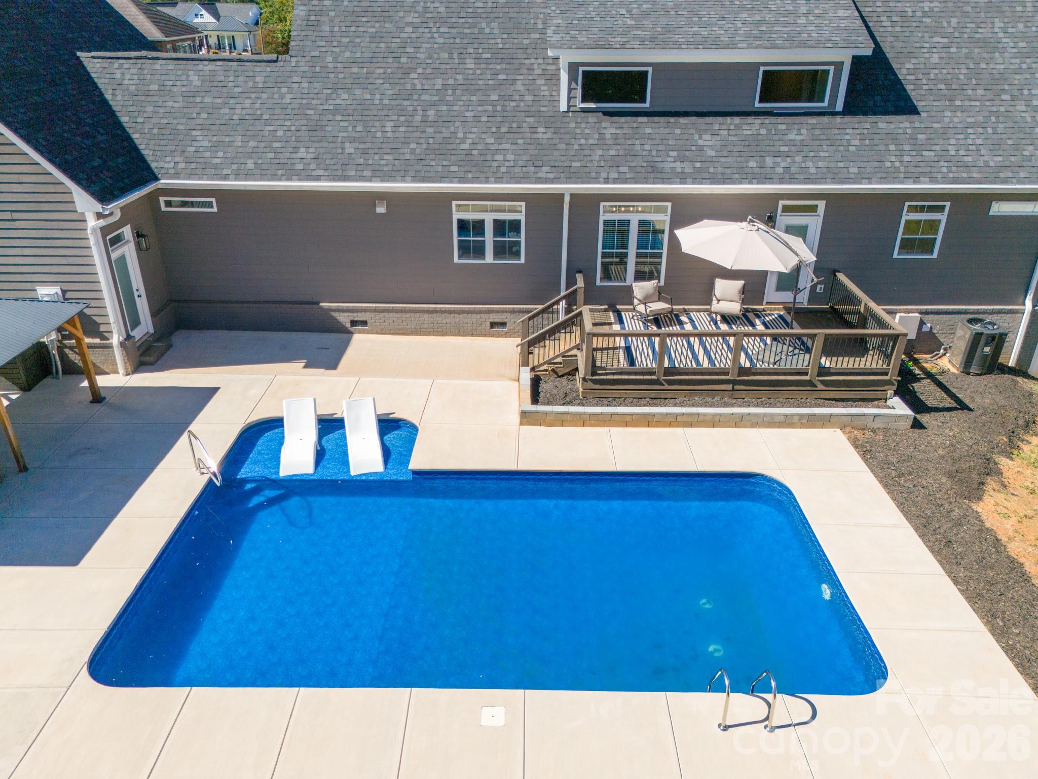 6 Leisure Circle