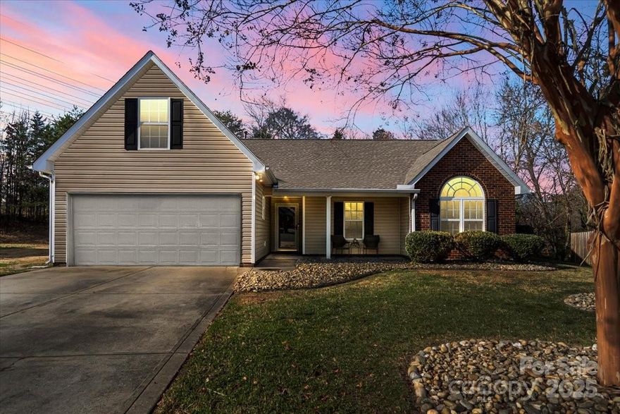 BACK ON MARKET at NO FAULT OF SELLER! Beautifully maintained ranch home in cul-de-sac! This 3 bedroom home has arched doorways, large updated kitchen, cozy fireplace, and bonus room. Convenient to I-85, Carolina Mall, restaurants, walking trails, and so much more. Make your appointment today!