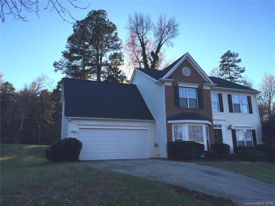 Great 2 Story House in Wiltshire Manor!! New Hardwood Floors on the Main Level! New Carpet! Granite Counter Tops! Nice Stainless Appliances! New HVAC! New Roof!