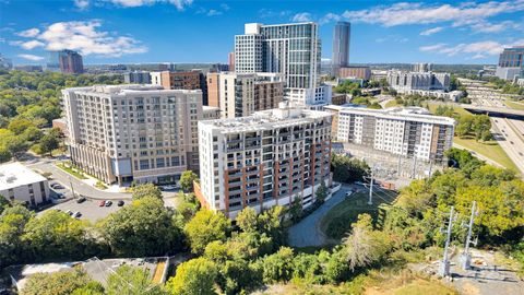 Photo of 701 Royal Court #412, Charlotte, NC 28202 (MLS # 4328280)