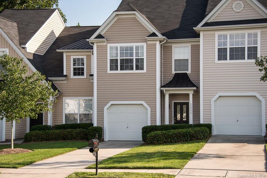 Stunning 3BD/2.5BA townhome w/attached garage in Desirable Lions Gate. This home offers, hardwoods throughout, an open floor plan for entertaining. A Gourmet Kitchen w/ tons of counter space, ss appliances, 42'" cabinets, tons of storage space, the kitchen opens to the dining area & the great room.
Plenty of natural light, gas fireplace for those cozy nights.  An oversized master suite & master bathroom w/ garden tub & walk in shower. Convenient Location to interstates, shopping, and uptown.