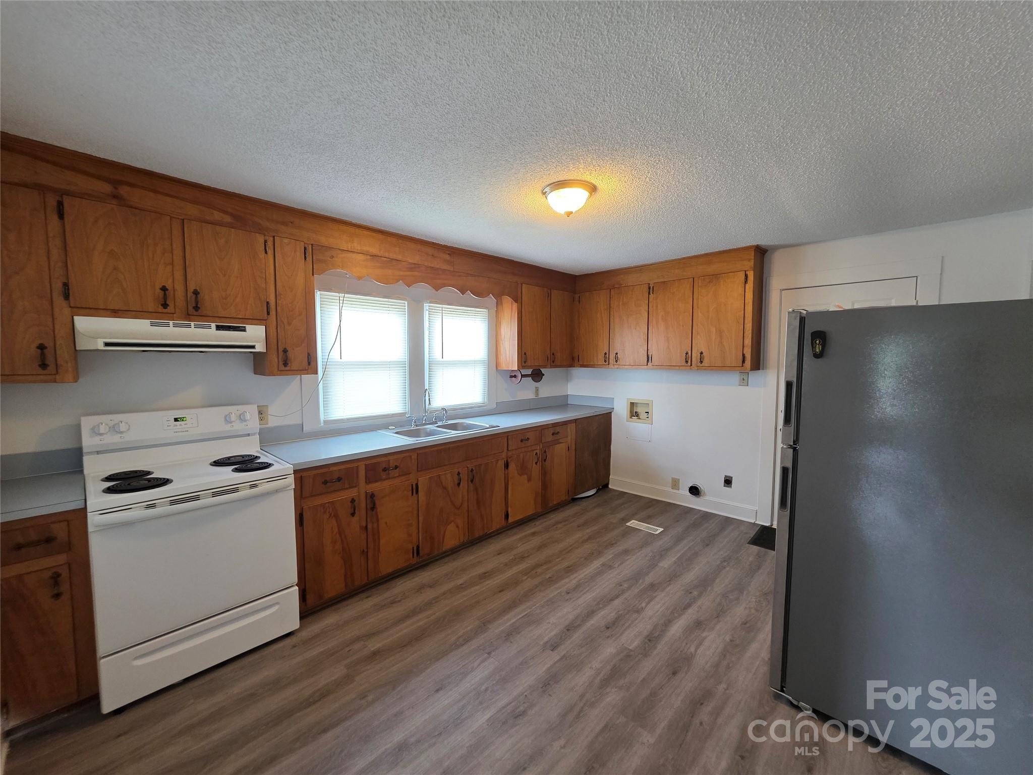 906 Linwood Road