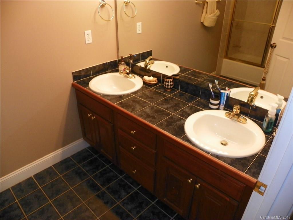 Tara Oaks - Residential