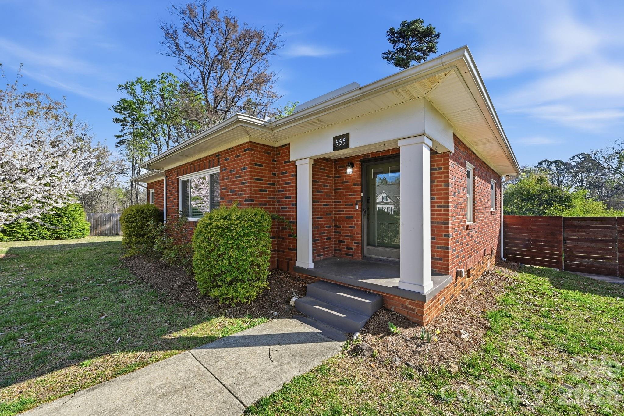 555 Peigler Street NW