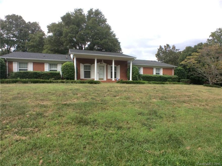 Brick ranch home with elegant columns and regal molding! Features formal living room w/a FP topped w/white mantle & formal dining room w/chair rail! Updated eat-in kitchen includes gorgeous backsplash, goose-neck faucet and a breakfast bar! Breakfast nook finished w/chair rail! Spacious family room & office with built-ins. Fenced backyard w/patio and plenty of space for children to play! A short drive to I-85 puts the best of Charlotte at your doorstep!
Will consider a lease of 6-11 months.