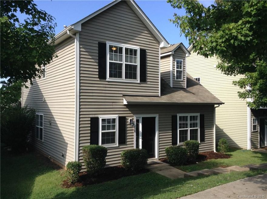 Rent Special!: Get 1/2 month free with move-in by 11/20/15 and a 15-24 month lease! Charming home in popular community features wood laminate floors, arched entryways, 1st-floor master, large bonus. Formal DR ideal for entertaining. Kitchen flows into family room w/FP, built-ins, French doors that access rear patio and detached 2-car garage. Minutes to I-77, Catawba Ave, downtown Cornelius, Huntersville and Sam Furr Rd/NC-73.