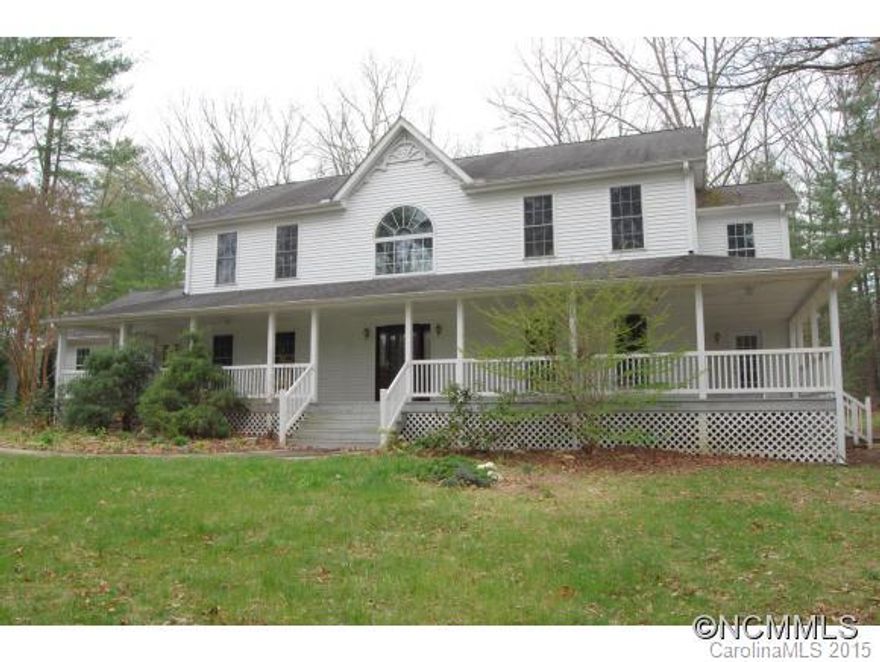 New Paint, carpet, and stainless steel appliances! Grand 4BR/3BA home just minutes from West Henderson HS and Rugby MS. Home boasts a formal dining room, spacious kitchen, den, living room, office, and laundry room. Double garage has plenty of extra room for storage. Great home for a big family or those who entertain!This is a Fannie Mae Homepath property.