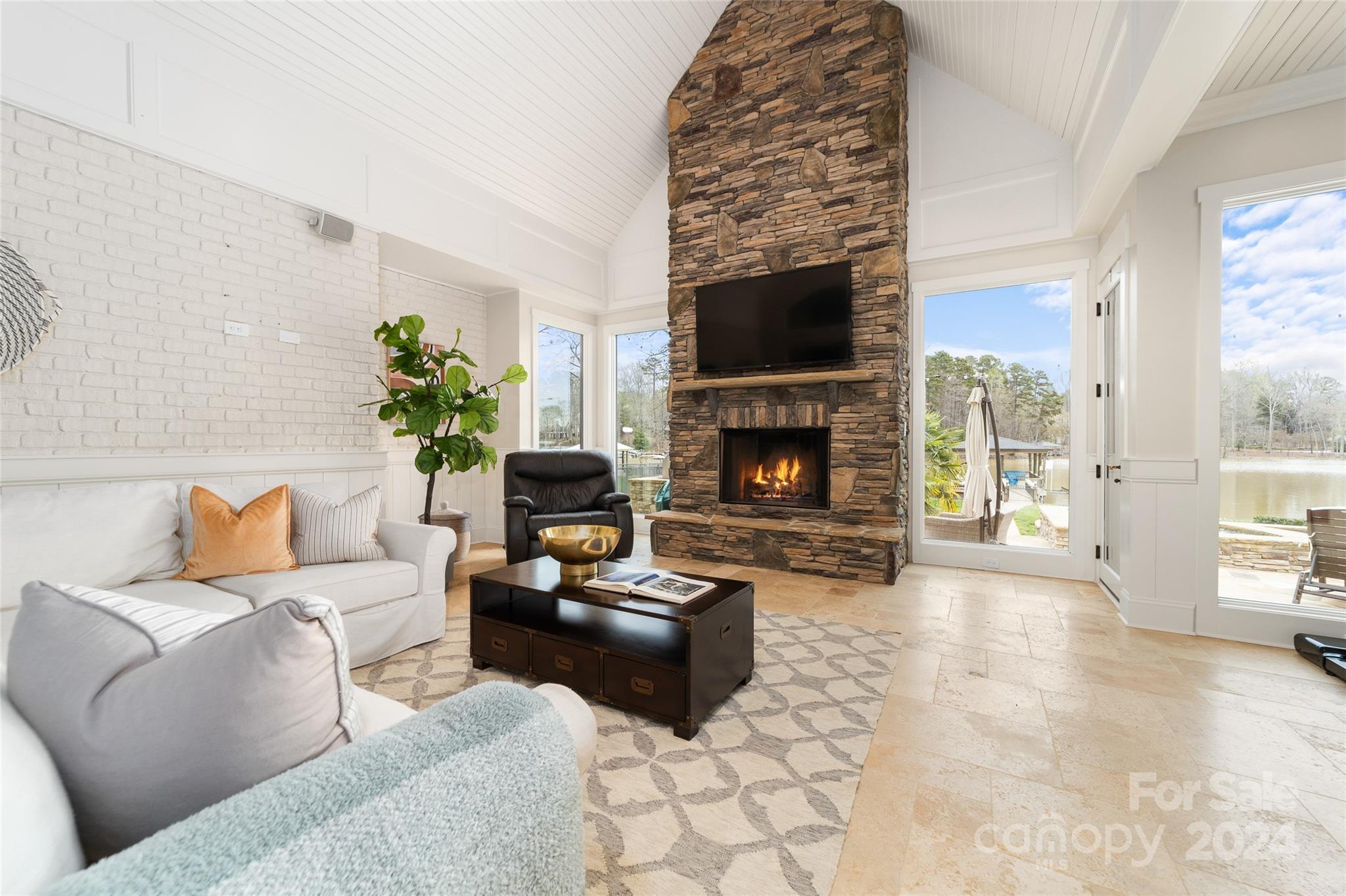 Lakepoint - Residential