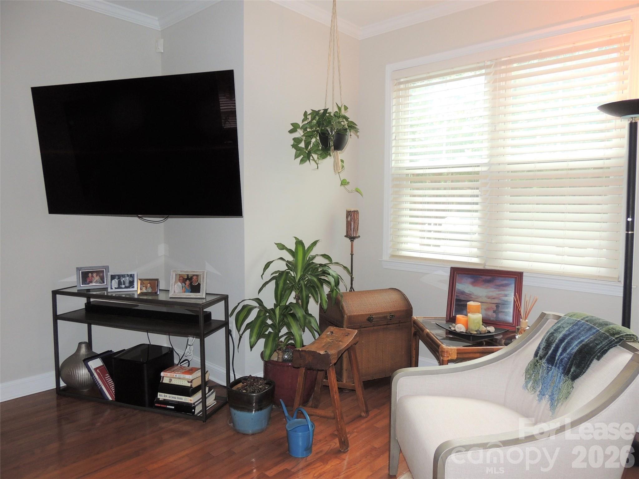 222 Torrence Street S 20