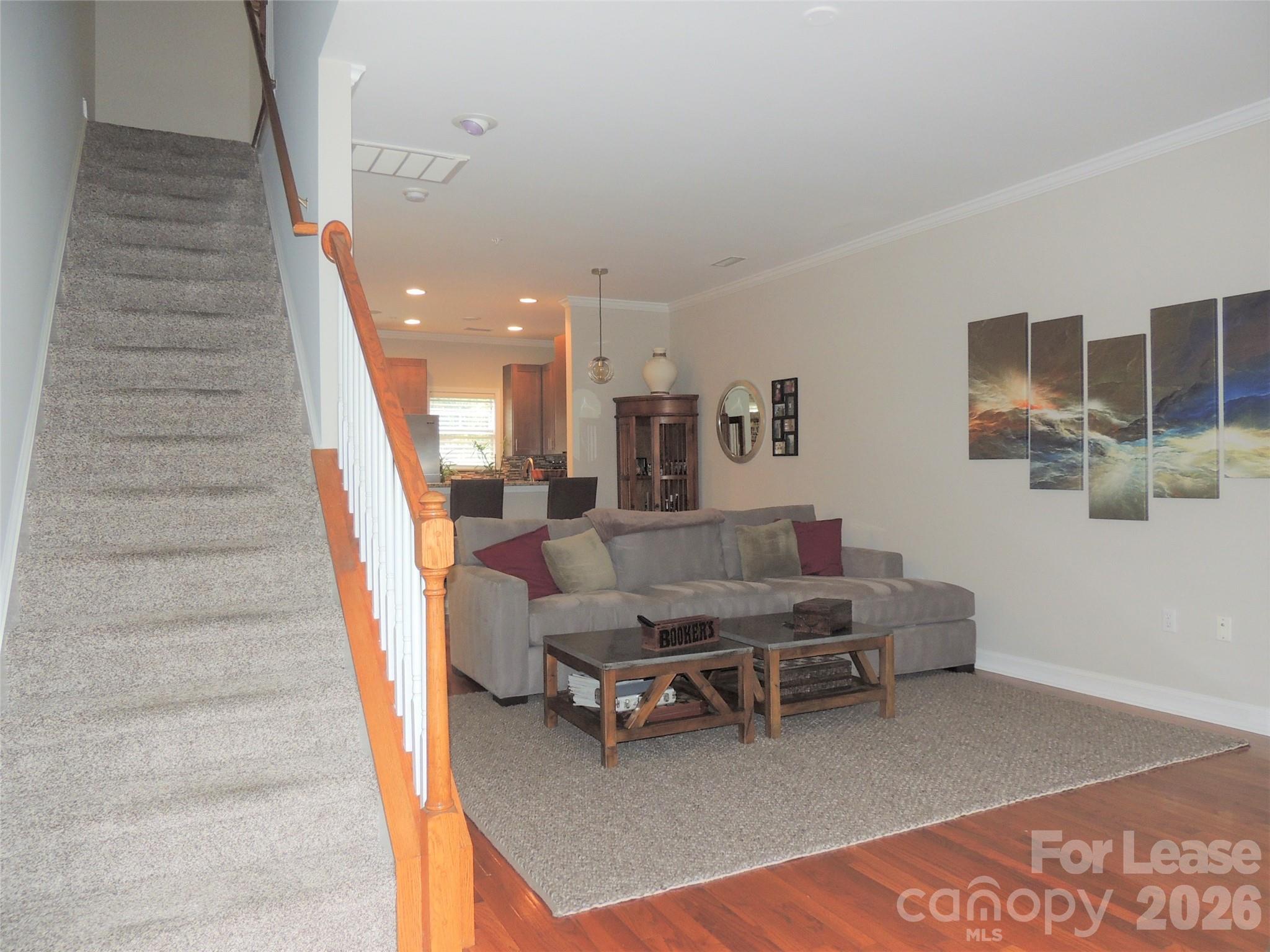 222 Torrence Street S 20