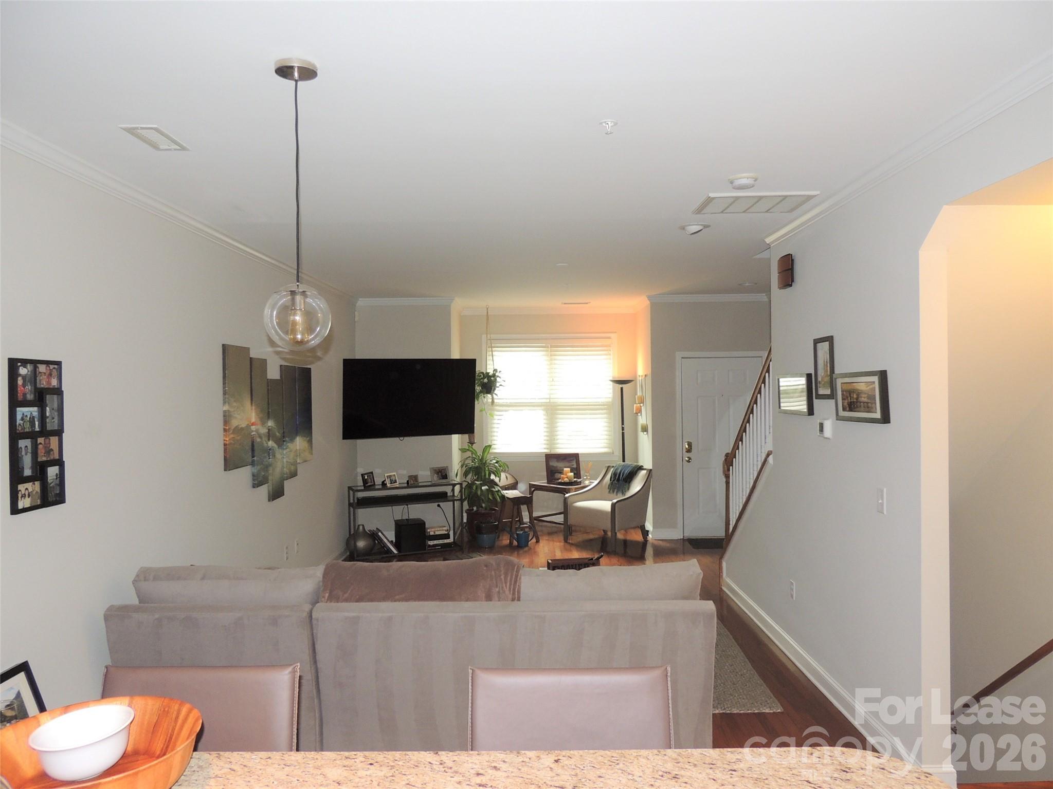 222 Torrence Street S 20