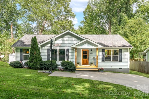 Photo of 102 Iris Street, Asheville, NC 28803 (MLS # 4411381)