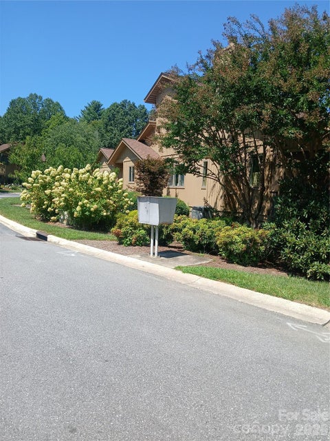 Photo of 304 red oak Drive, Hendersonville, NC 28791 (MLS # 4420508)