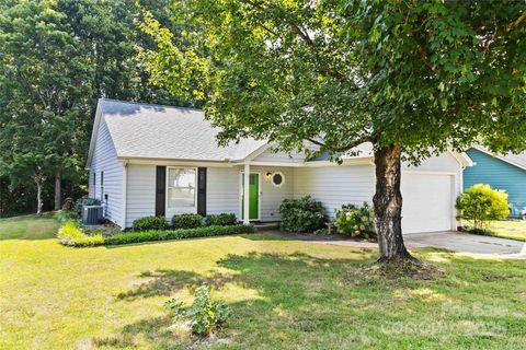 Photo of 3004 Walsingham Court, Matthews, NC 28105 (MLS # 4273424)