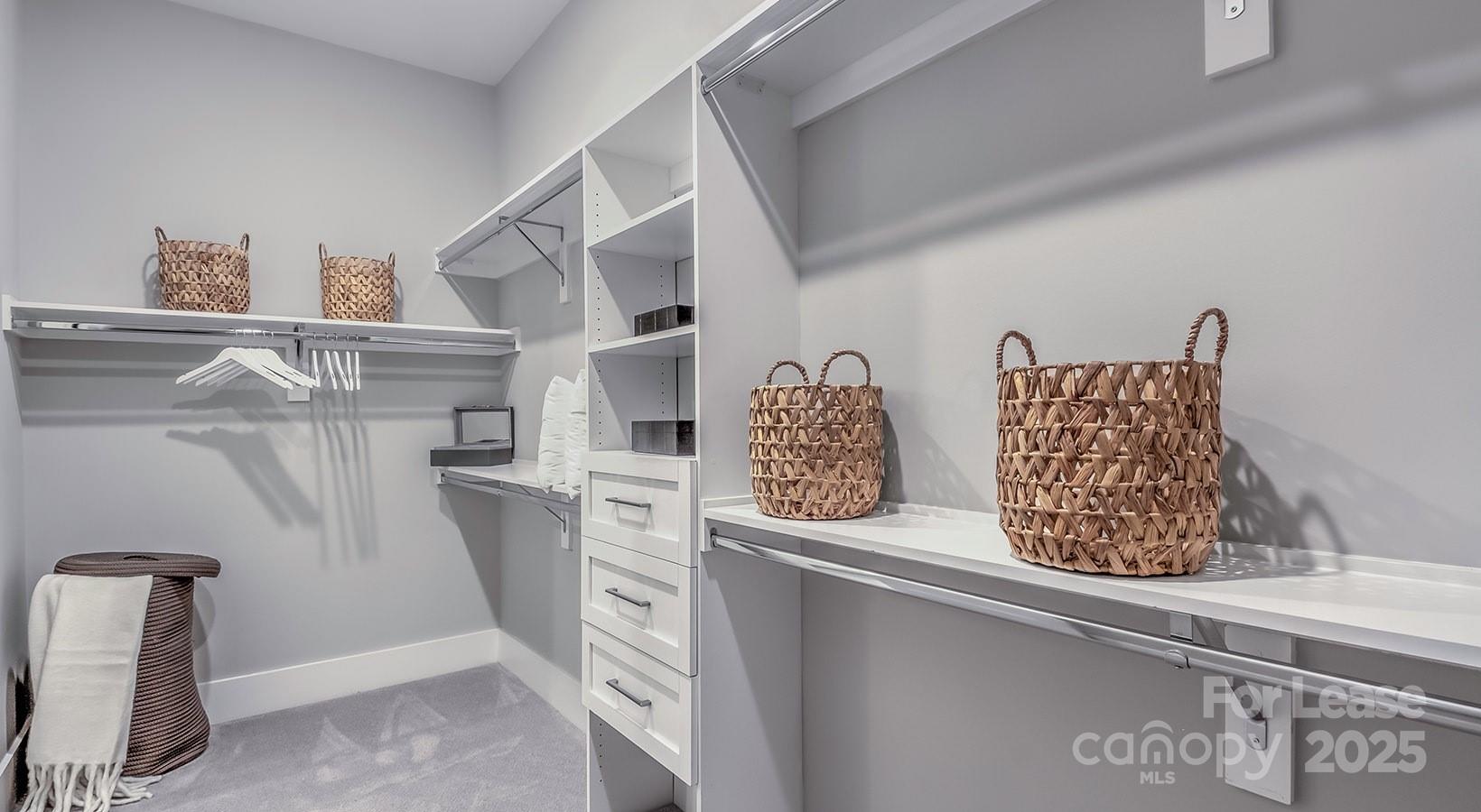 Charlotte, North Carolina 28207, United States, 3 Bedrooms Bedrooms, ,3 BathroomsBathrooms,Residential,Active,189948