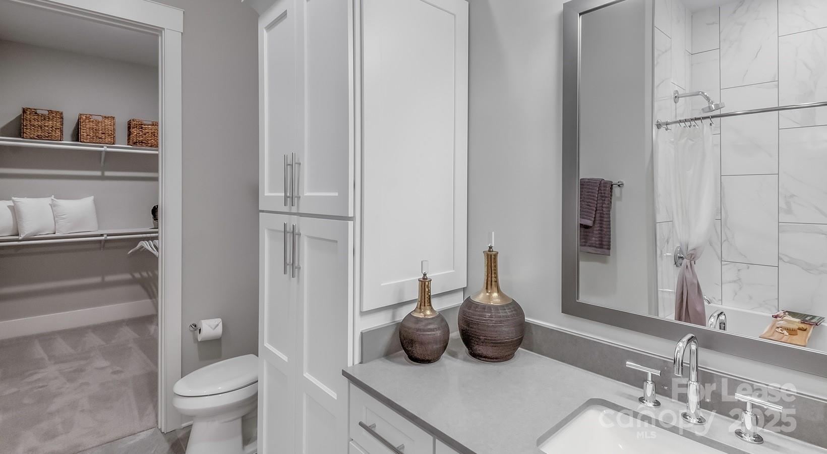 Charlotte, North Carolina 28207, United States, 3 Bedrooms Bedrooms, ,3 BathroomsBathrooms,Residential,Active,189948