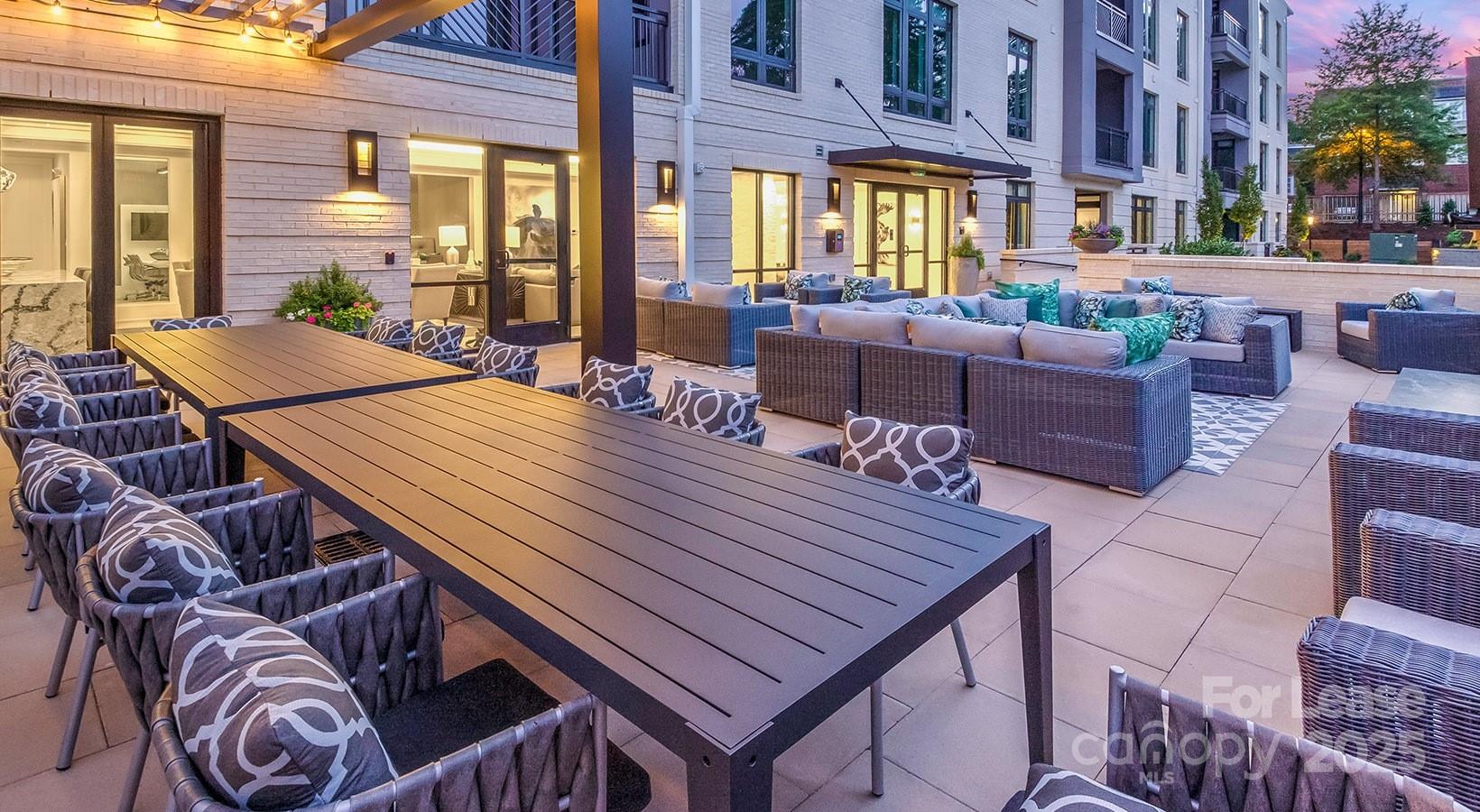 Charlotte, North Carolina 28207, United States, 3 Bedrooms Bedrooms, ,3 BathroomsBathrooms,Residential,Active,189948