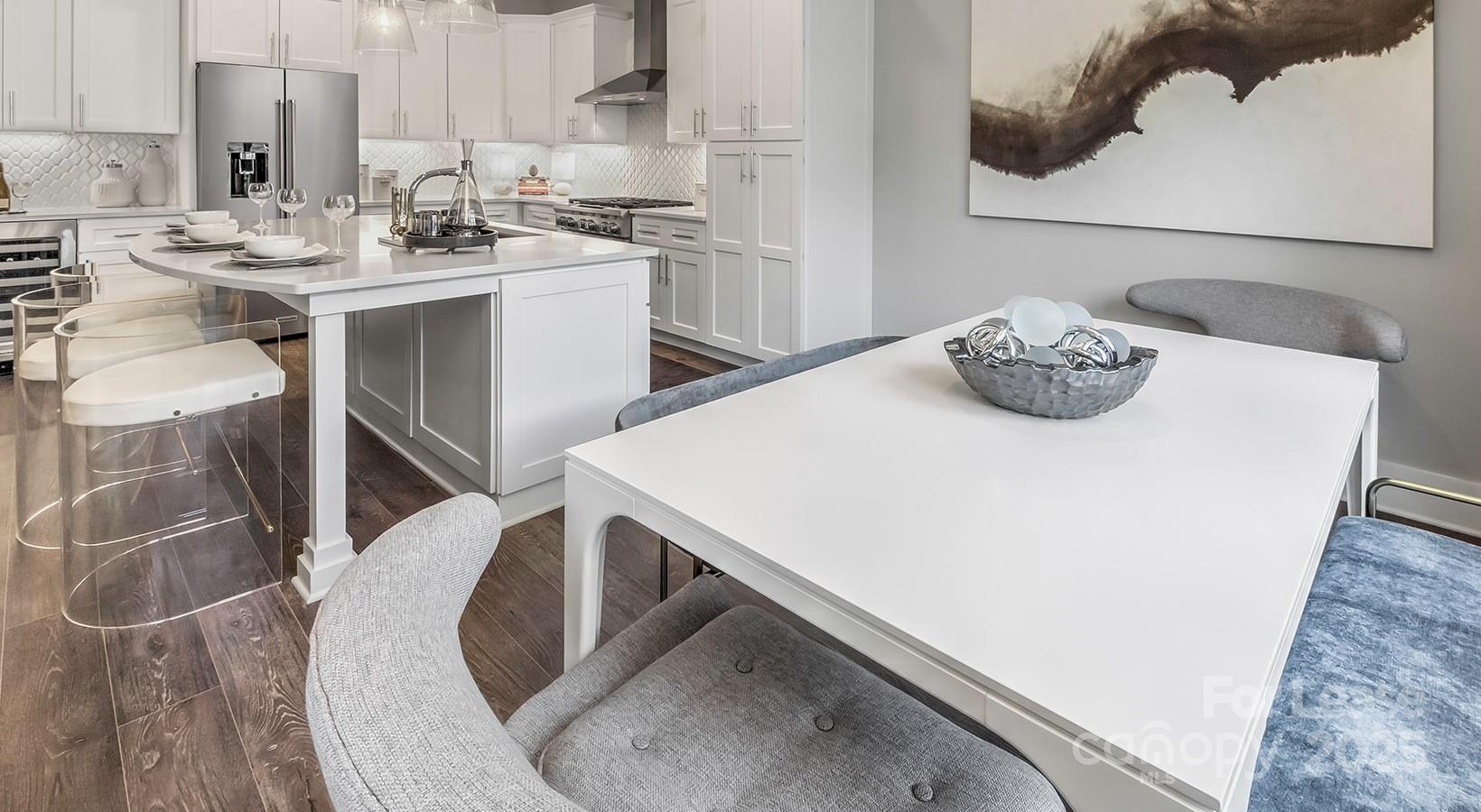 Charlotte, North Carolina 28207, United States, 3 Bedrooms Bedrooms, ,3 BathroomsBathrooms,Residential,Active,189948