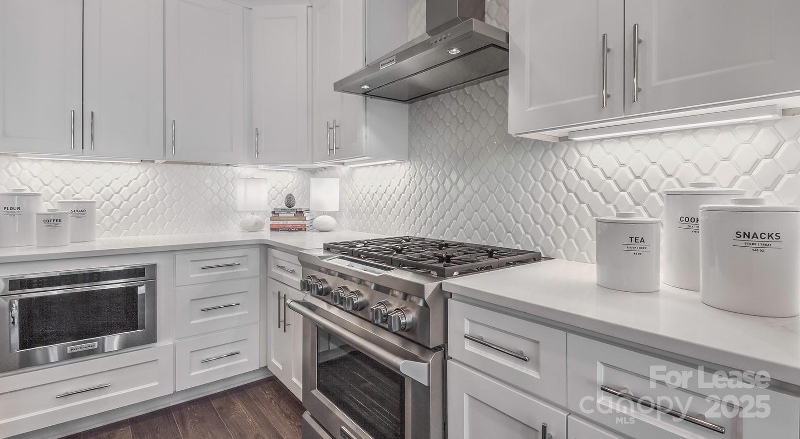 Charlotte, North Carolina 28207, United States, 3 Bedrooms Bedrooms, ,3 BathroomsBathrooms,Residential,Active,189948