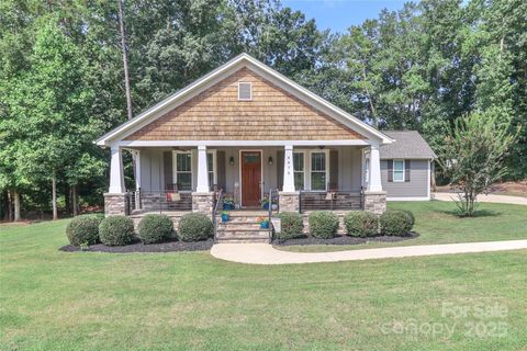 Photo of 4475 North Wynswept Drive, Maiden, NC 28650 (MLS # 4279954)